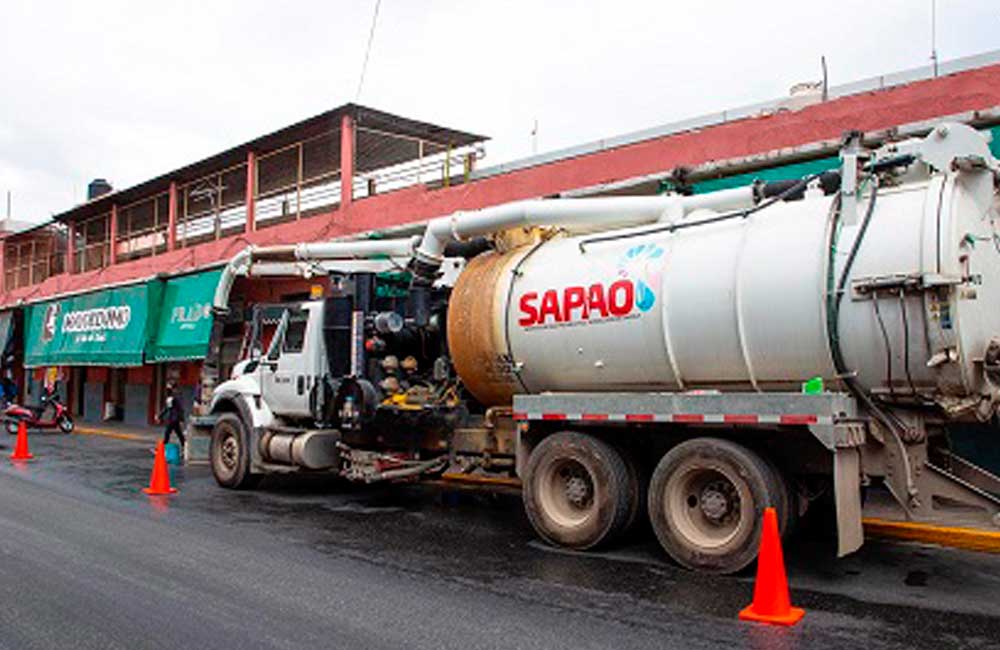 Implementará SAPAO acciones de saneamiento en mercado 20 de noviembre