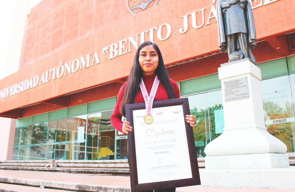 Recibe Premio Estatal de la Juventud 2021, Erika Ruíz, estudiante de la UABJO