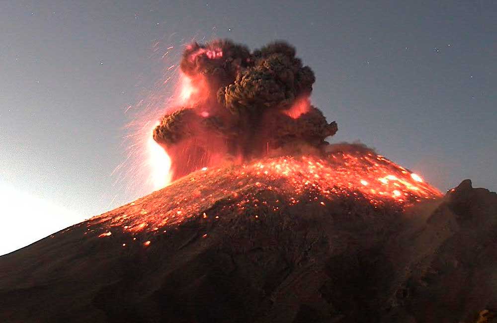 Registra el Popocatépetl explosión y acumula 128 exhalaciones en 24 horas