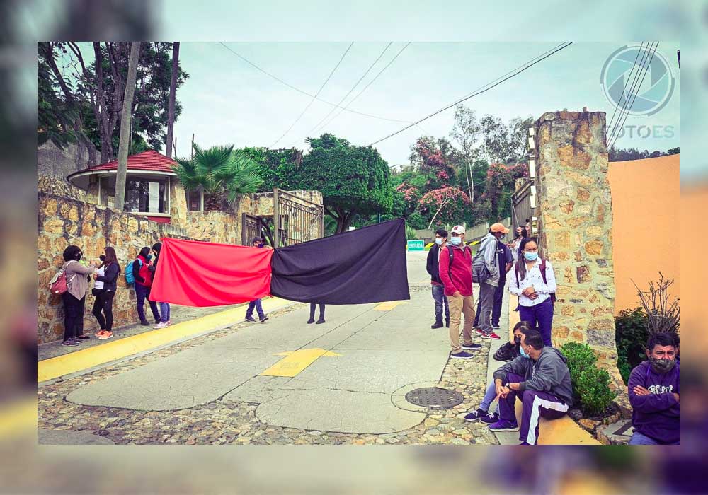 Protestan trabajadores de hoteles en Oaxaca por reducción de salarios