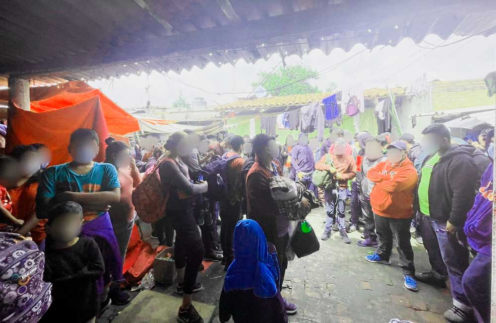 Rescatan autoridades a 133 migrantes en una casa de seguridad en Puebla