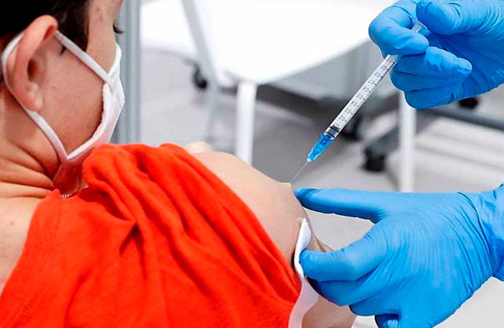 Ordena juez al gobierno federal, vacunar contra coronavirus a menores de 12-17 años