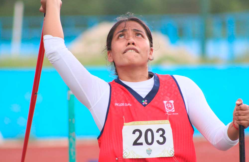 Rebeca Cortez cierra su participación con medalla de plata en lanzamiento de jabalina