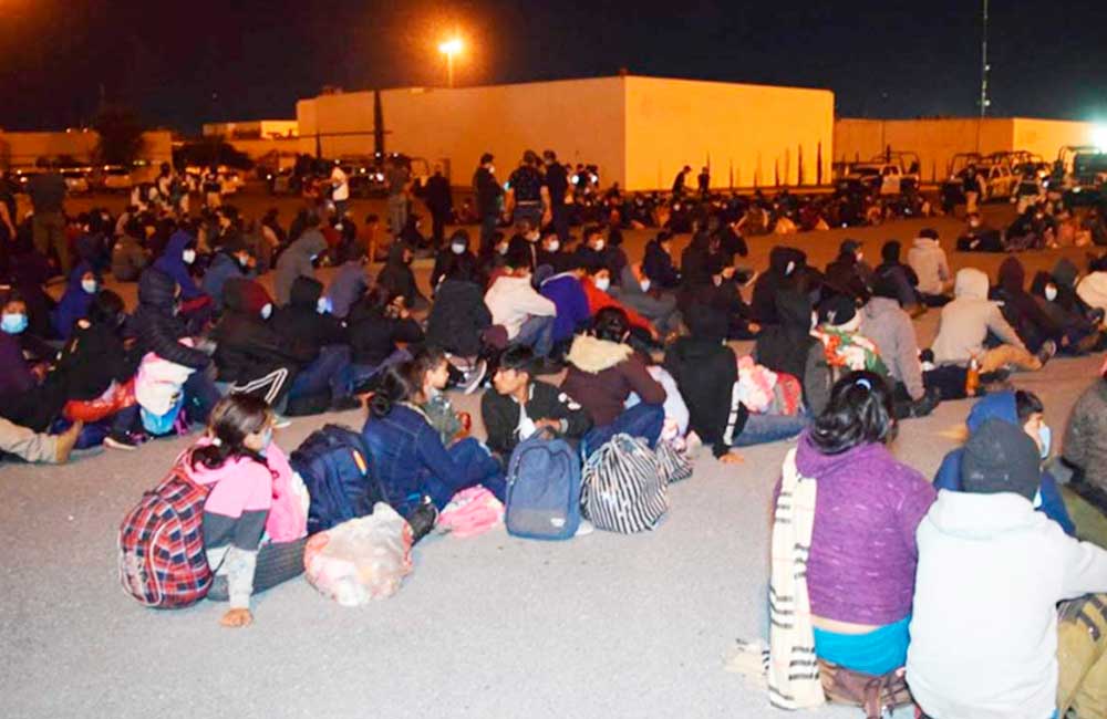 Rescatan a 648 migrantes abandonados en 6 cajas de tráileres en Tamaulipas