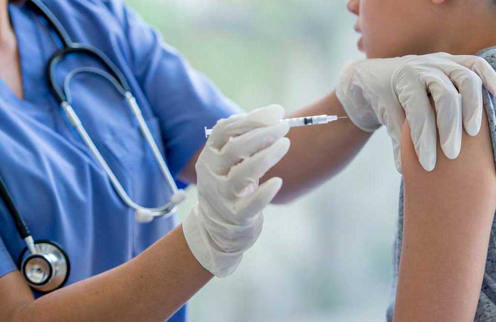 Autoriza Europa aplicar la vacuna de Pfizer en niños de 5 a 11 años