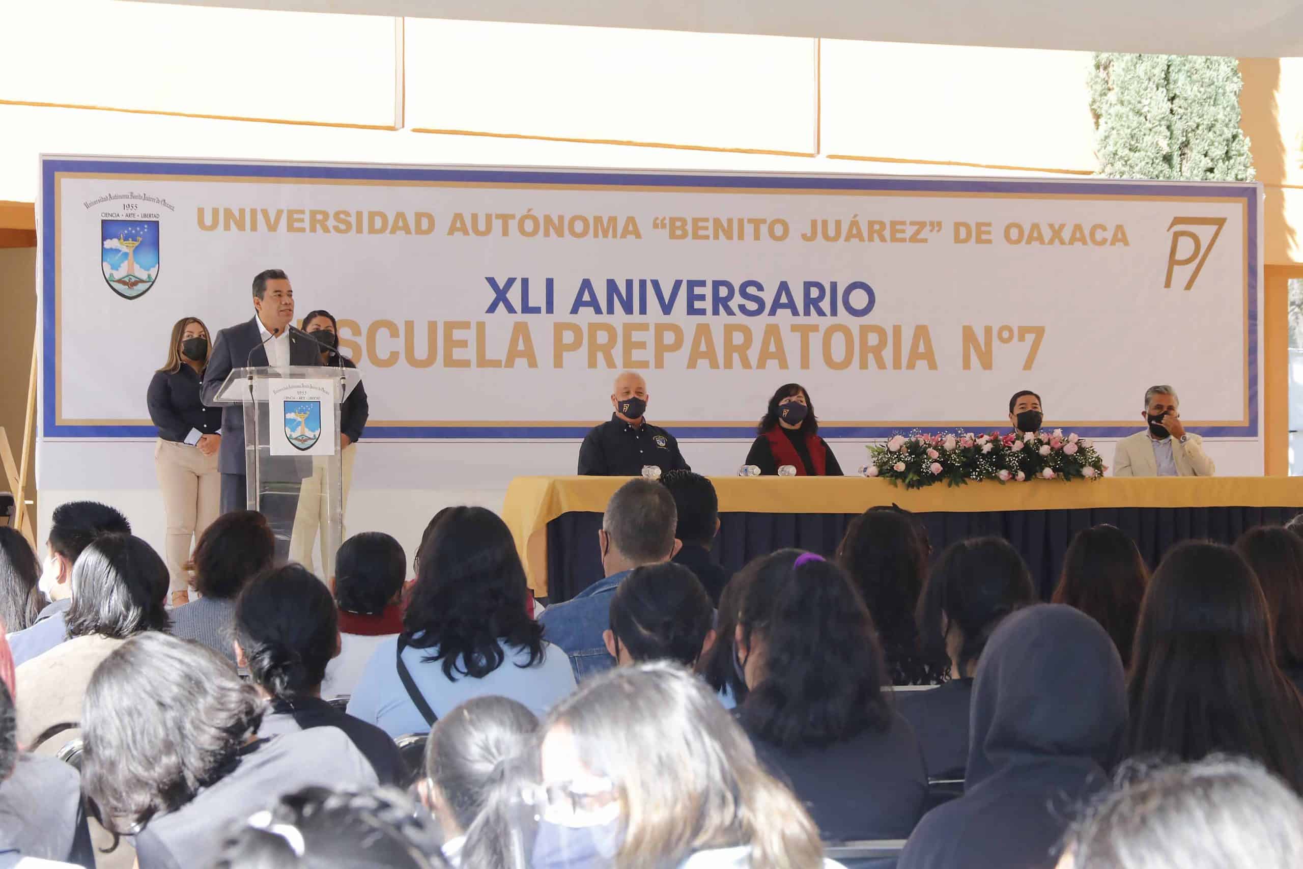 La Escuela Preparatoria número 7 de la UABJO, celebró 41 años de su fundación