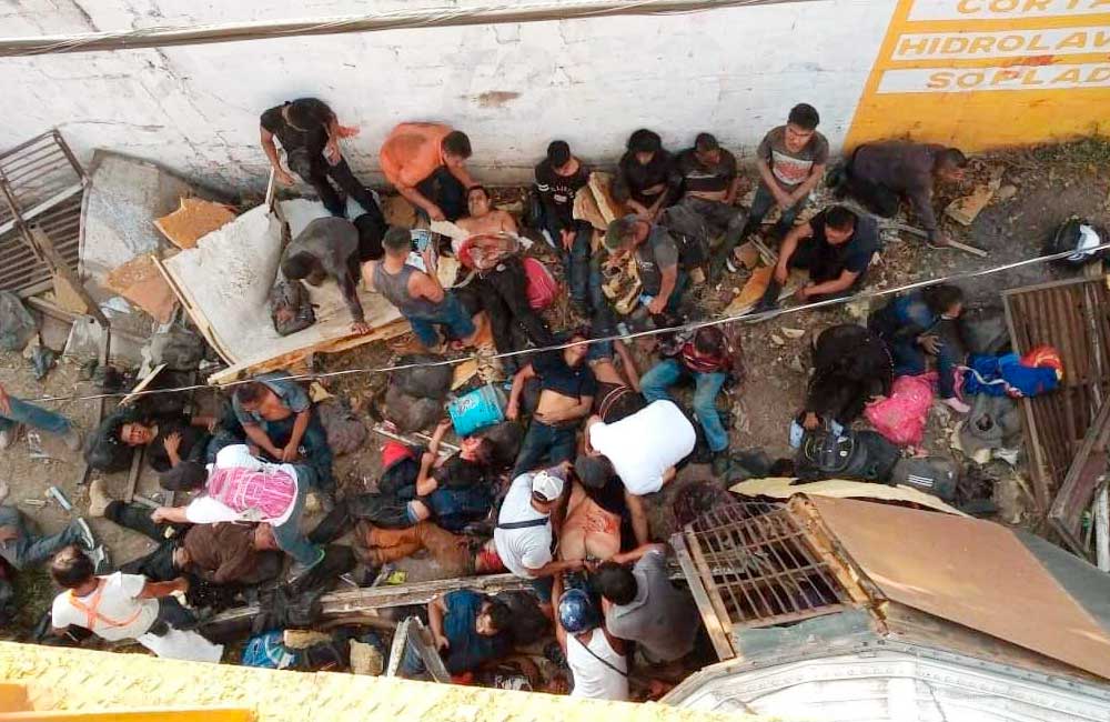Suman 53 migrantes muertos tras accidente de tráiler en Tuxtla Gutiérrez, Chiapas
