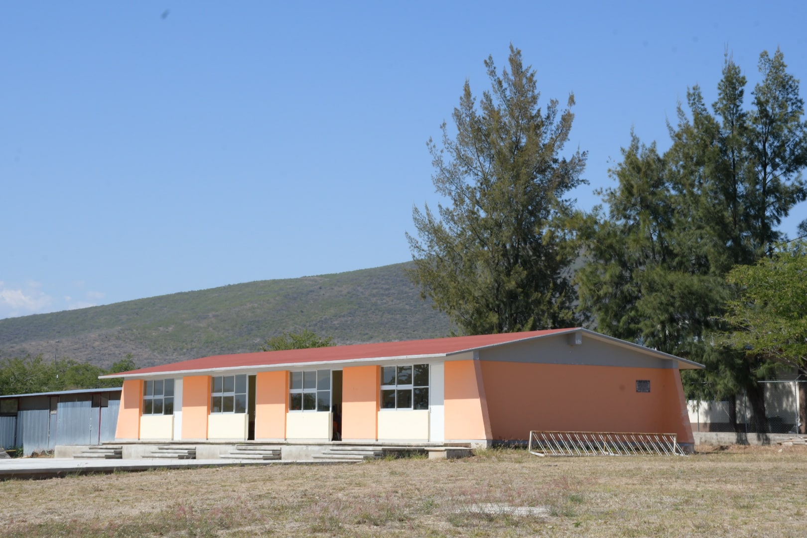 Recibe IEEPO nuevas instalaciones de la Escuela Primaria “Andrés Portillo” de San Martín Tilcajete
