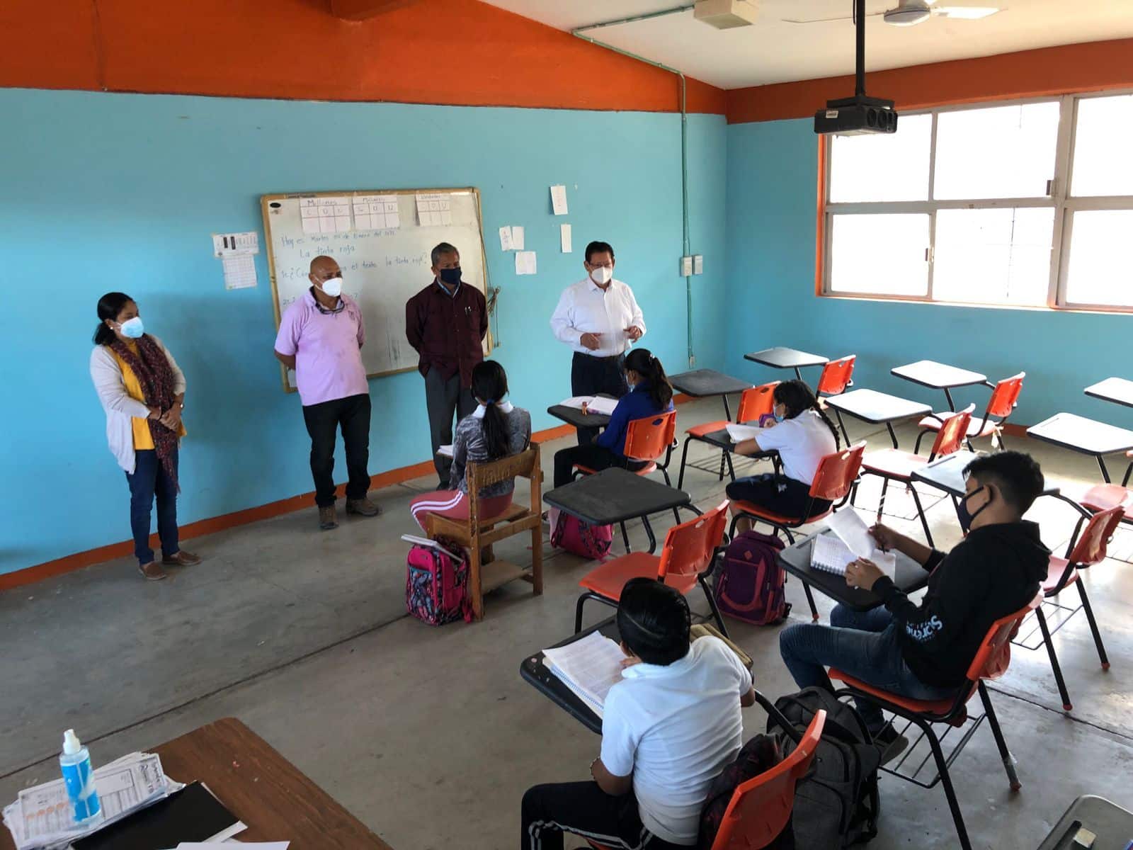Recorren el IEEPO y la SEP escuelas de educación básica con clases semipresenciales en Oaxaca