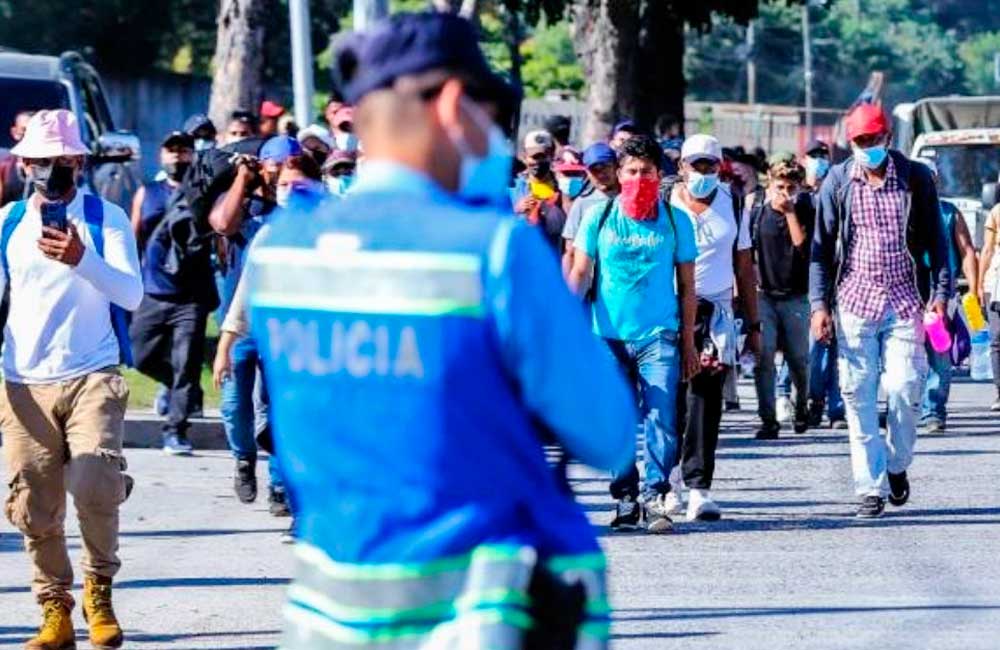 Sale la primera caravana del año con cientos de migrantes centroamericanos con destino a EU