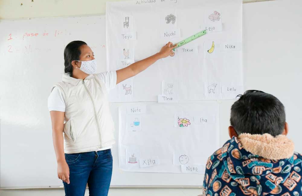 Contribuye IEEPO en la revitalización de las lenguas indígenas en la Educación Básica