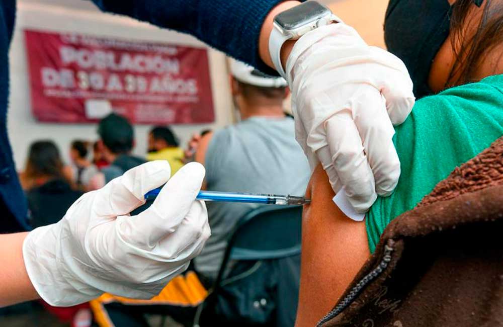 Gobierno abre registro para vacuna de refuerzo a personas de 30 años o más