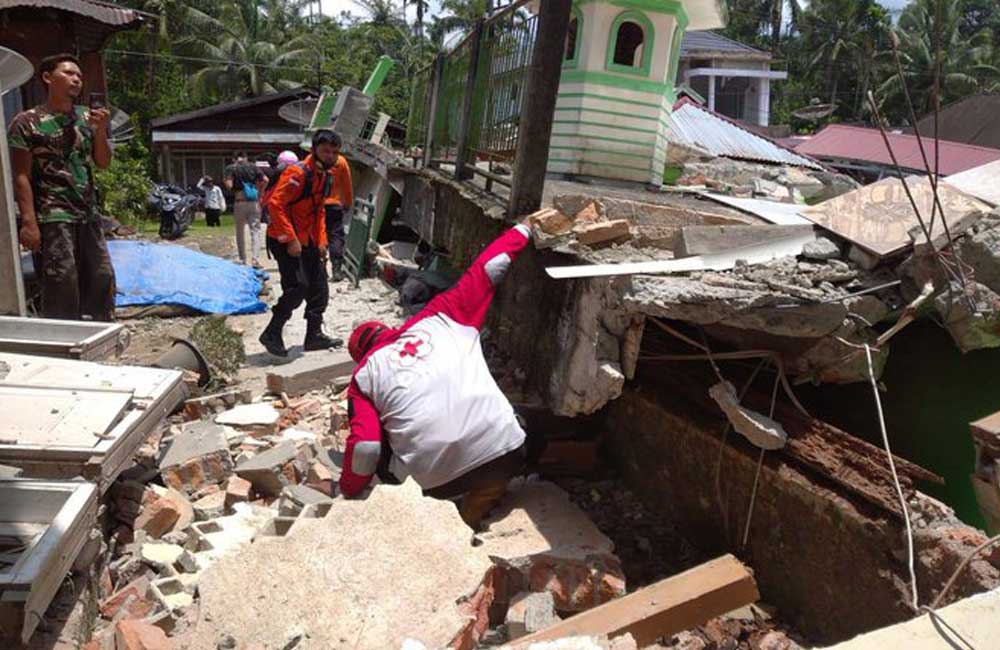 Al menos 7 muertos dejó sismo de 6.2 registrado en Indonesia