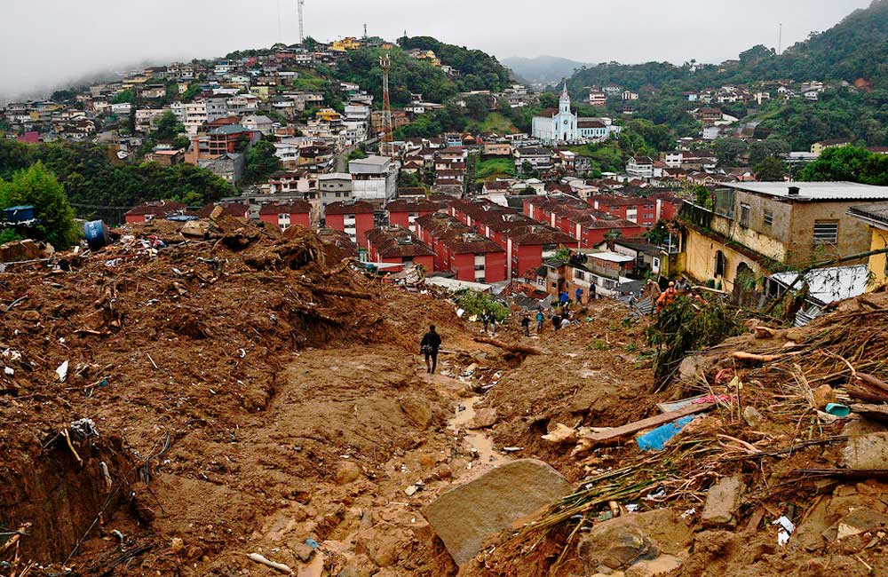 Tormenta en Río de Janeiro deja decenas de muertos y “escenas de guerra”