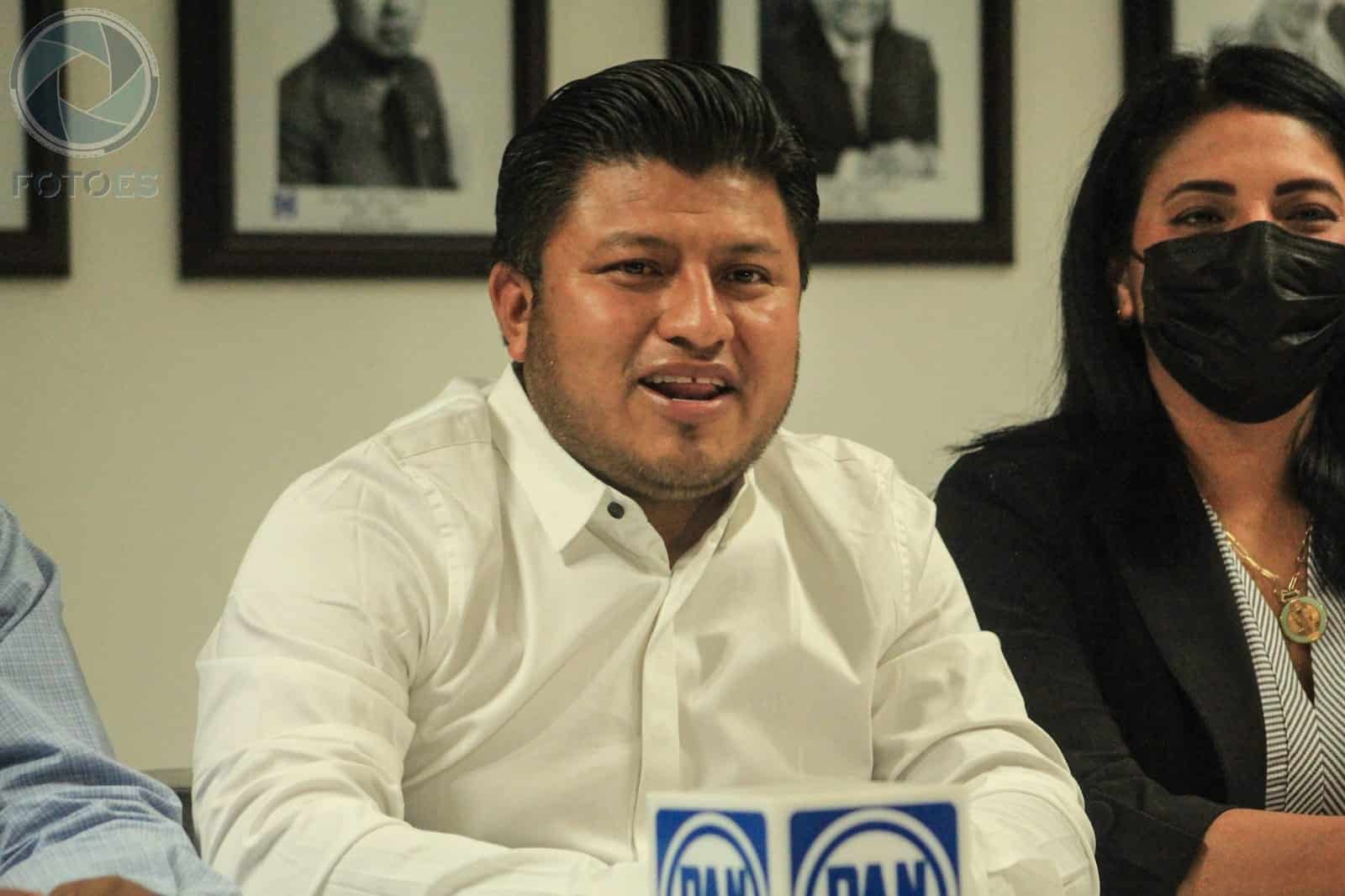 Registra el PAN a Luis Armando Olivera como candidato en Villa de Mitla