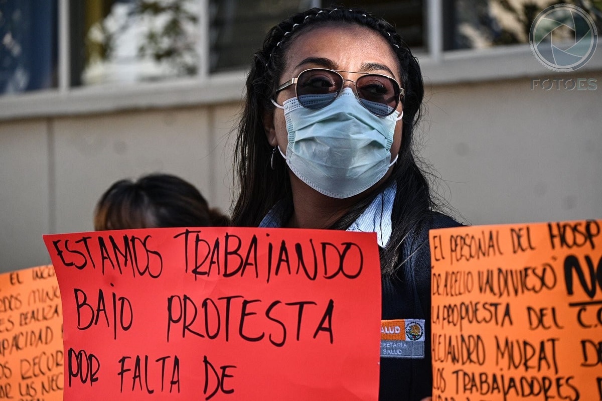 Protestan trabajadores del Hospital Civil; denuncian falta de atención  y abandono