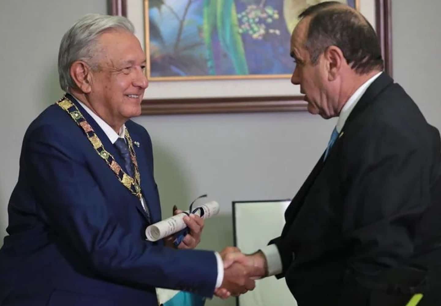 Recibe AMLO la Condecoración de la Orden del Quetzal en Guatemala