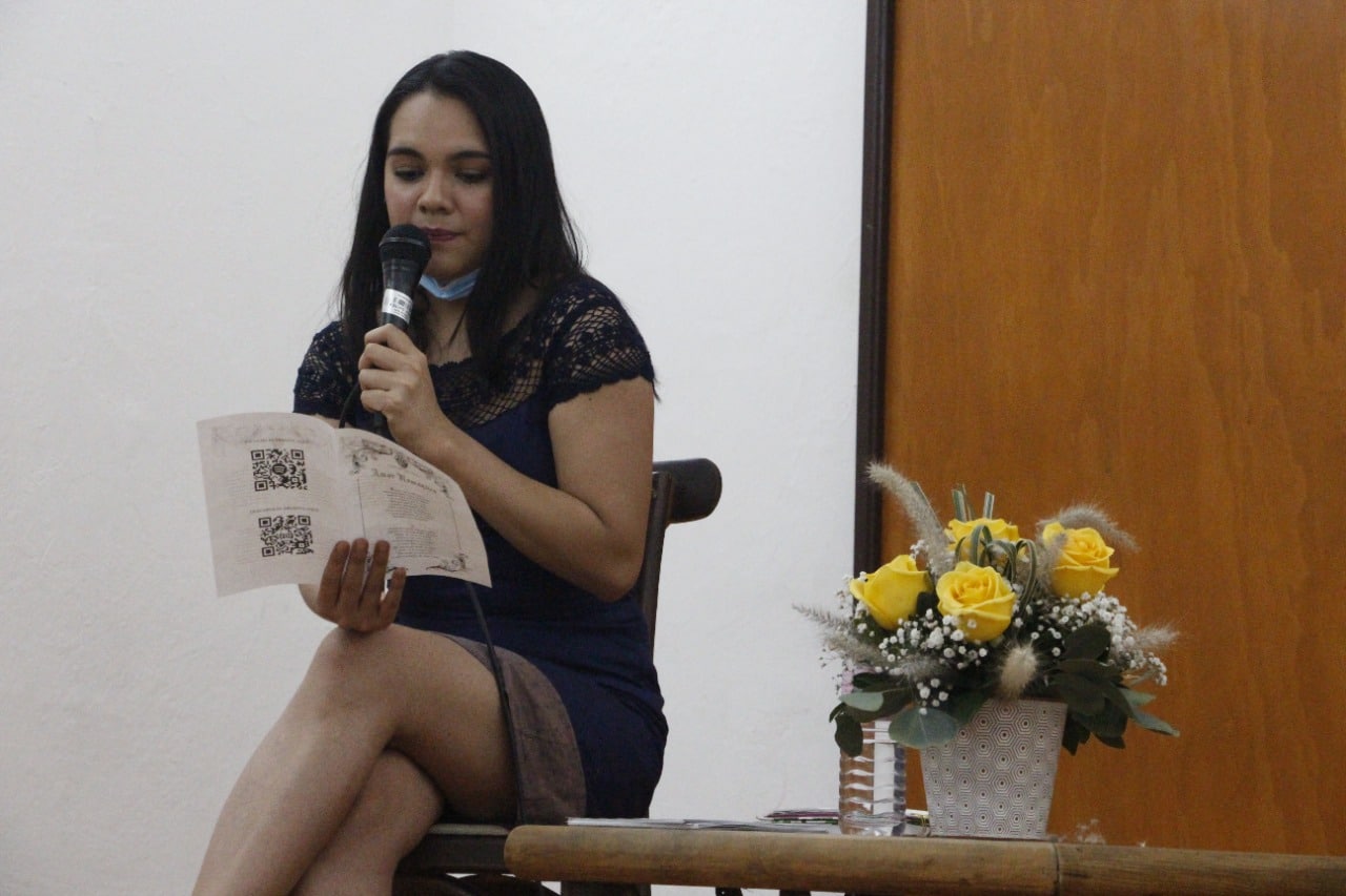 Presenta Evelin Acosta “La Décima y su Pregón” en la Casa de la Cultura Oaxaqueña