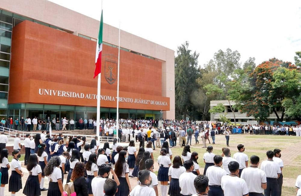 Celebran Abanderamiento Universitario en la UABJO tras intento de “boicot”