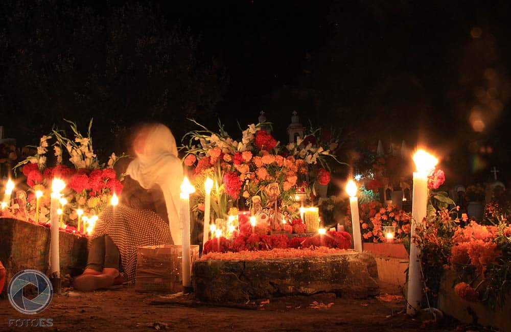 Día de Muertos, una velada única en los panteones de Santa Cruz Xoxocotlán