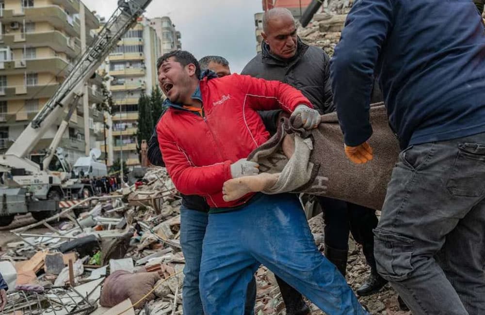 Terremoto en Turquía y Siria deja más de 3 mil 700 muertos