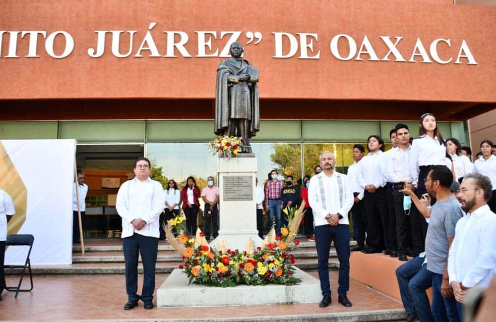 Juárez siempre vigente en la UABJO: Rector Cristian Carreño