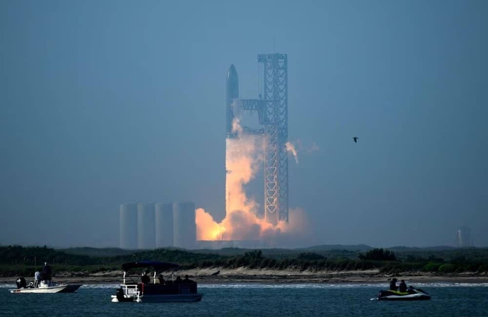 Explota cohete de Space X durante primer vuelo de prueba