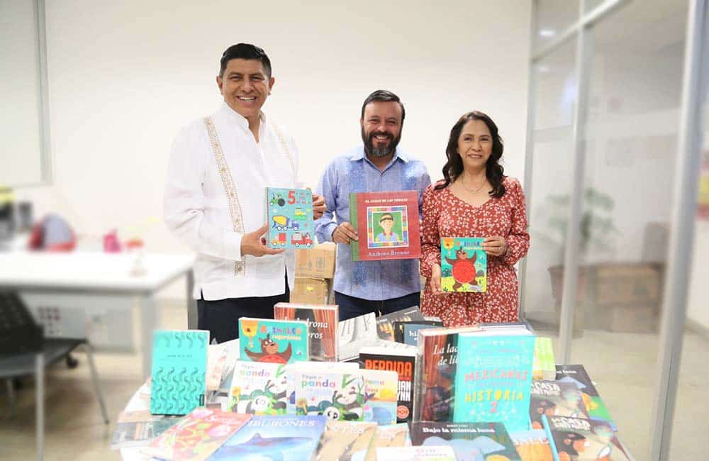 Recibe DIF Oaxaca primeros libros para la unidad móvil de “Minutos para Imaginar”