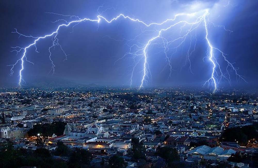Emiten recomendaciones por posibilidad de tormentas eléctricas en Oaxaca