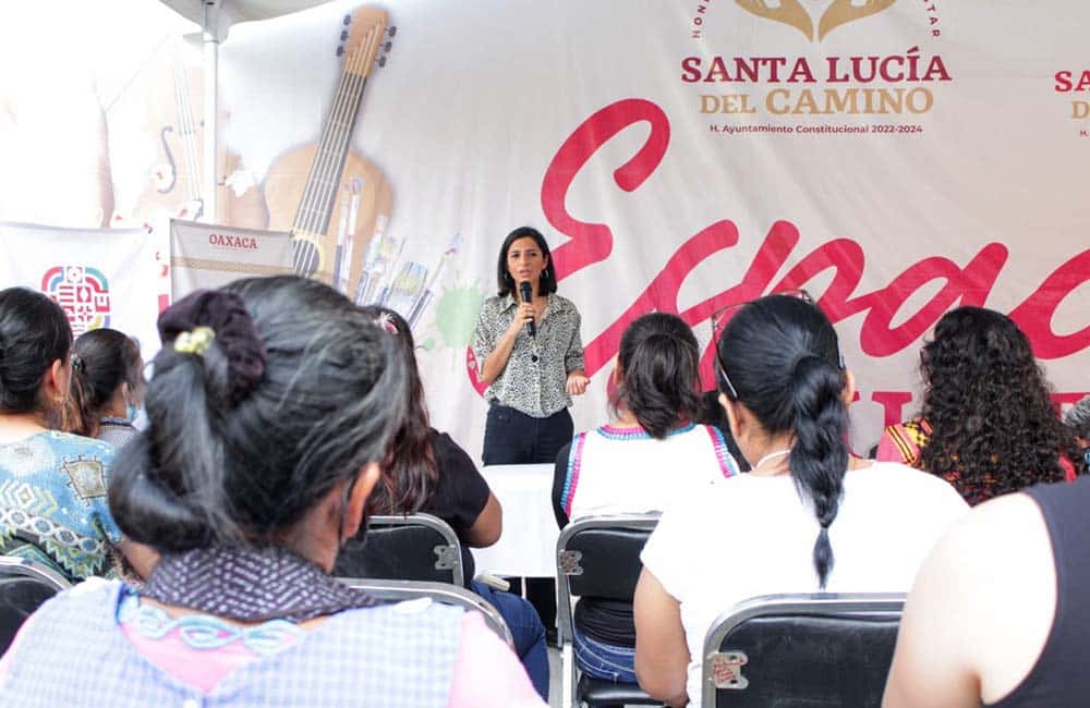 Impulsa Gobierno de Oaxaca inclusión financiera de 200 artesanas