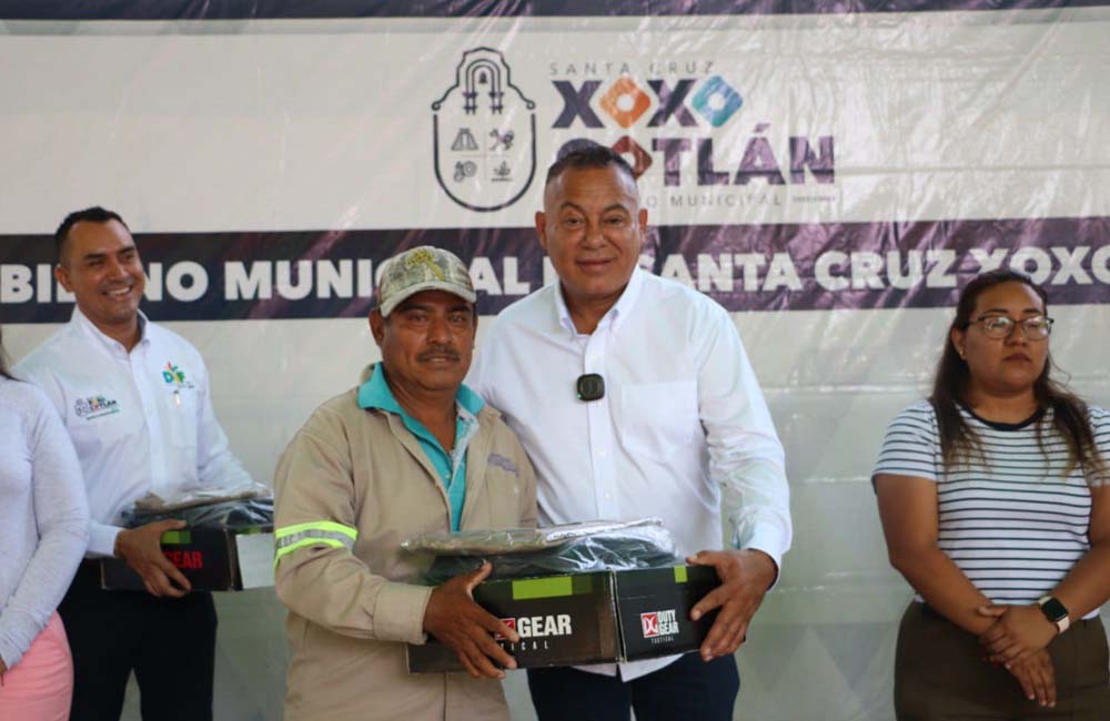 Incentiva Chente Castellanos a personal de áreas verdes y barrido de Xoxocotlán