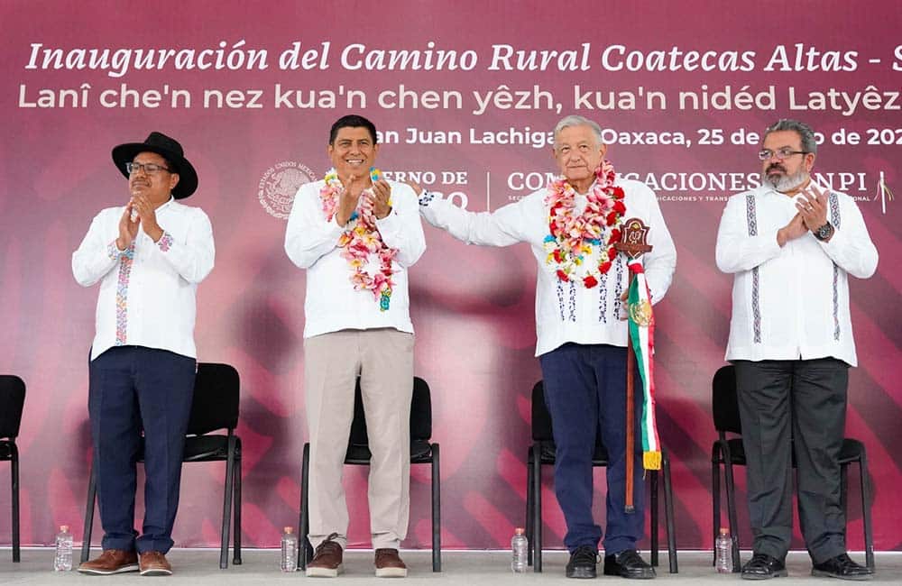 Inauguran el camino rural de Coatecas Altas a San Juan Lachigalla en Oaxaca