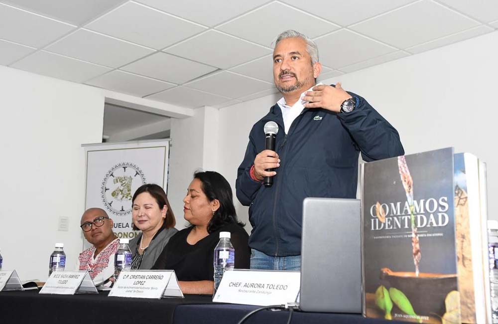 Libro de Gastronomía Tacuate fue presentado en la UABJO