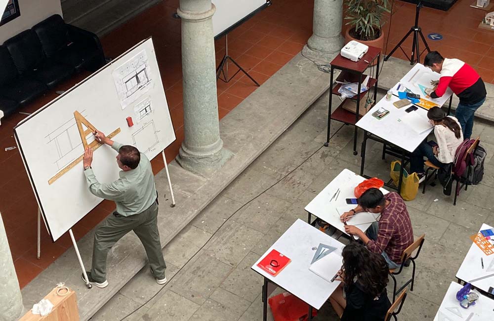 Arquitectura “5 de mayo” de la UABJO ofrece cursos y talleres de actualización