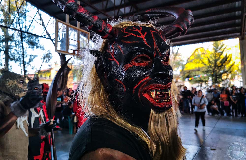Celebra San Martín Tilcajete su tradicional Carnaval de los Diablos Aceitados