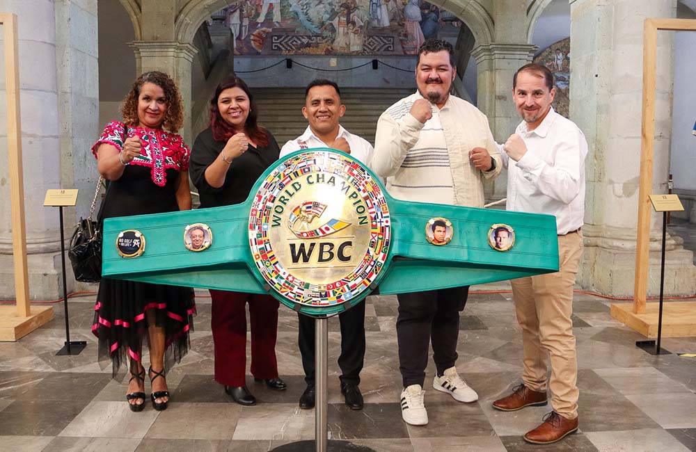Exponen en Palacio de Gobierno piezas representativas de la historia del boxeo