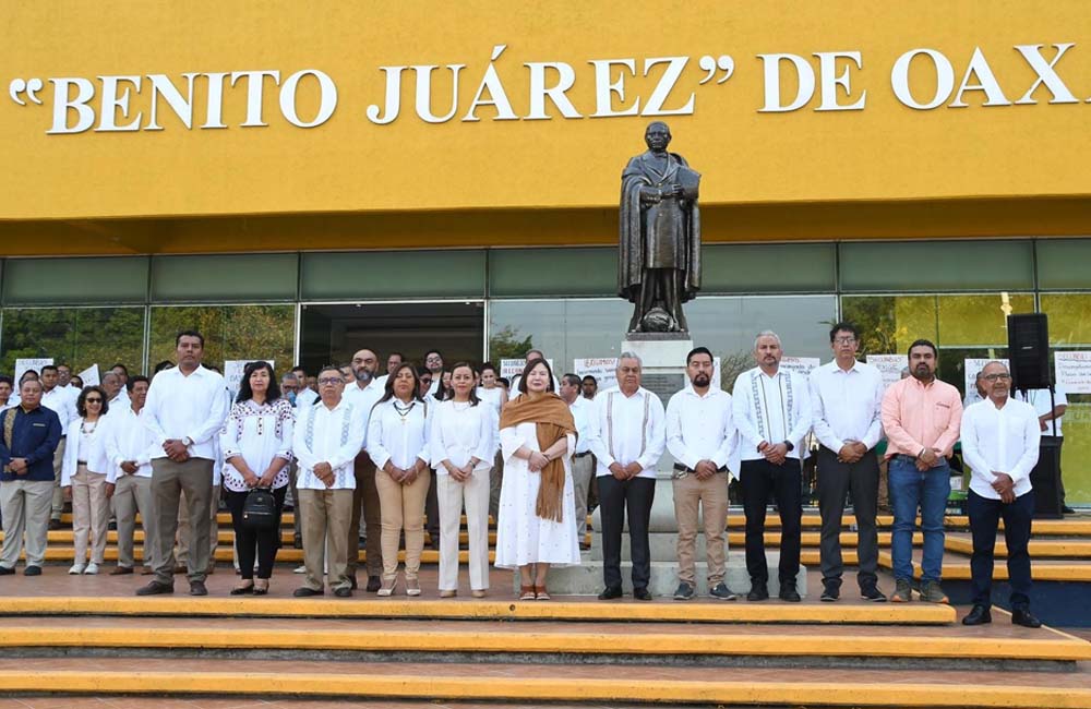 UABJO rinde homenaje a su rector supremo: Benito Juárez