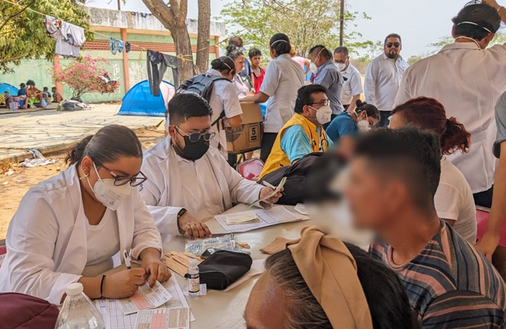 Brindan asistencia médica a caravana migrante en Tehuantepec