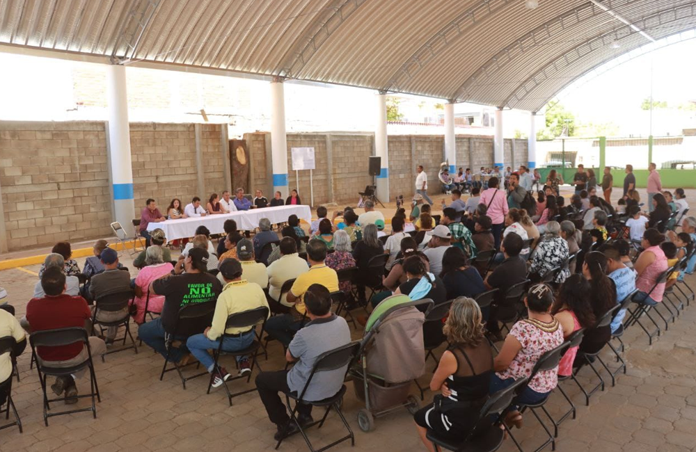 Aplauden locatarios del Mercado Santa Elena desempeño de Dr. Chente Castellanos