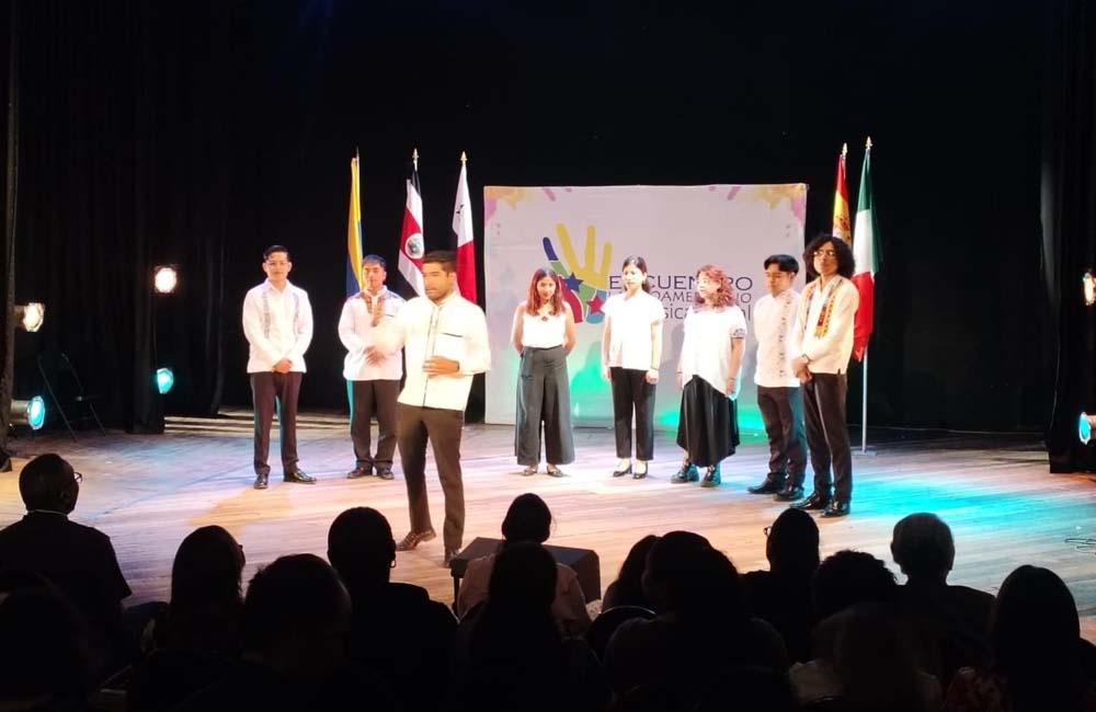 Estudiantes de Bellas Artes UABJO participan en Festival Internacional