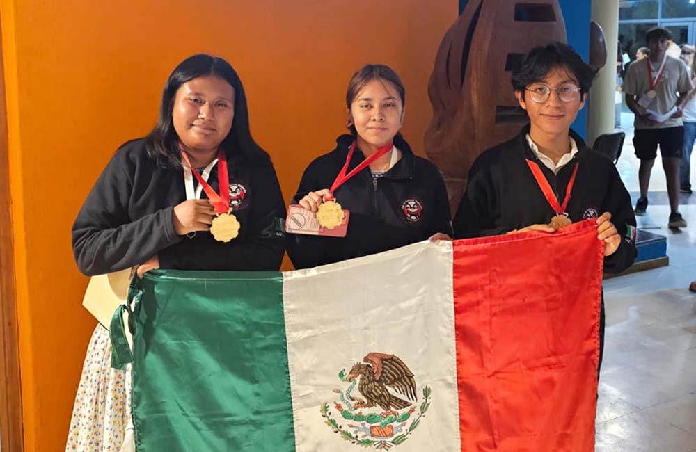 Ganan oro y plata estudiantes del Cobao en concurso internacional Infomatrix 2024