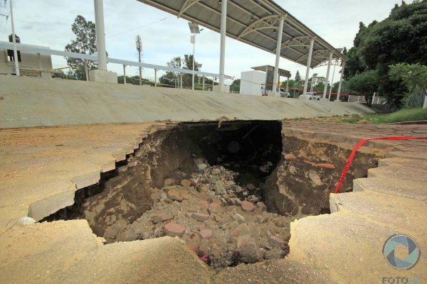 A unos días de inaugurarse el CityBus, un socavón aparece a un costado de la terminal del Parque del Amor.