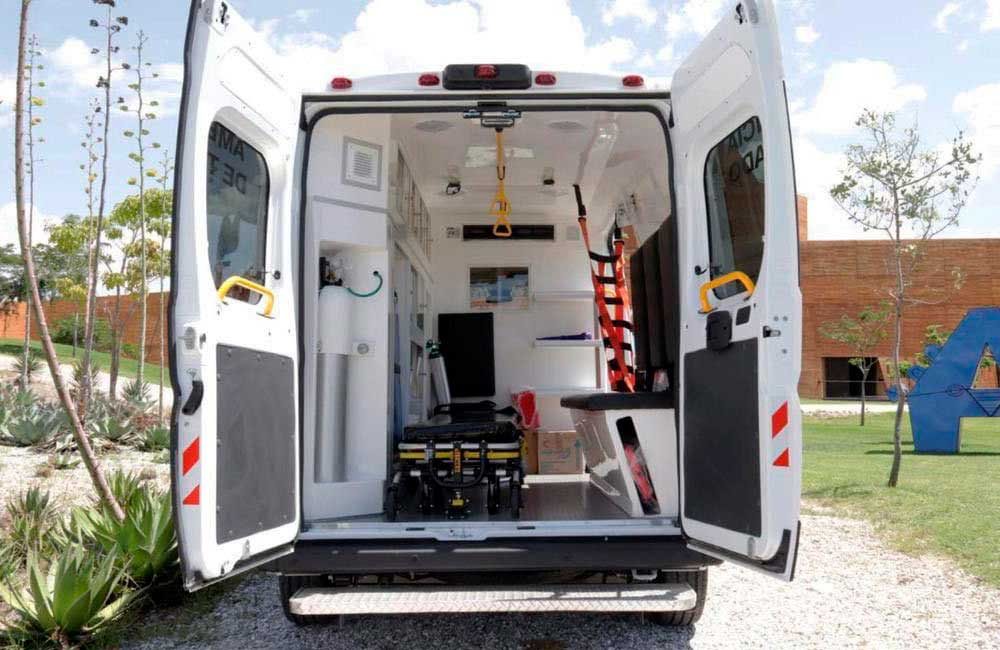 DIF-Estatal-continúa-con-la-entrega-de-ambulancias-de-traslado-3