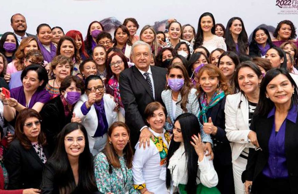Encabeza-López-Obrador-acto-por-el-#8M