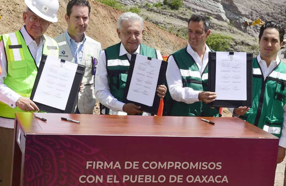 Firma-de-compromisos-Murat-Alejandro-y-López-Obrador
