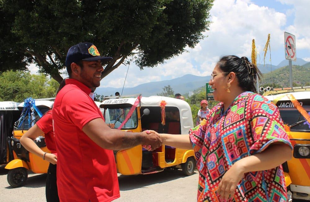 Gaby Díaz celebra a taxistas