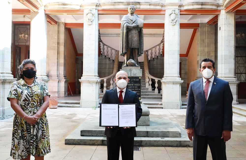 La-Licenciatura-en-Derecho-de-la-UABJO,-obtiene-Acreditación-por-los-CIEES-2