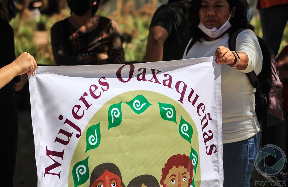 Mujeres Oaxaqueñas Tejiendo Comunidad