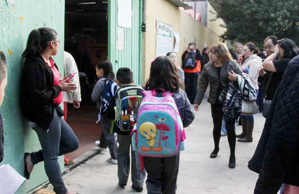 Niños-entrando-a-escuela