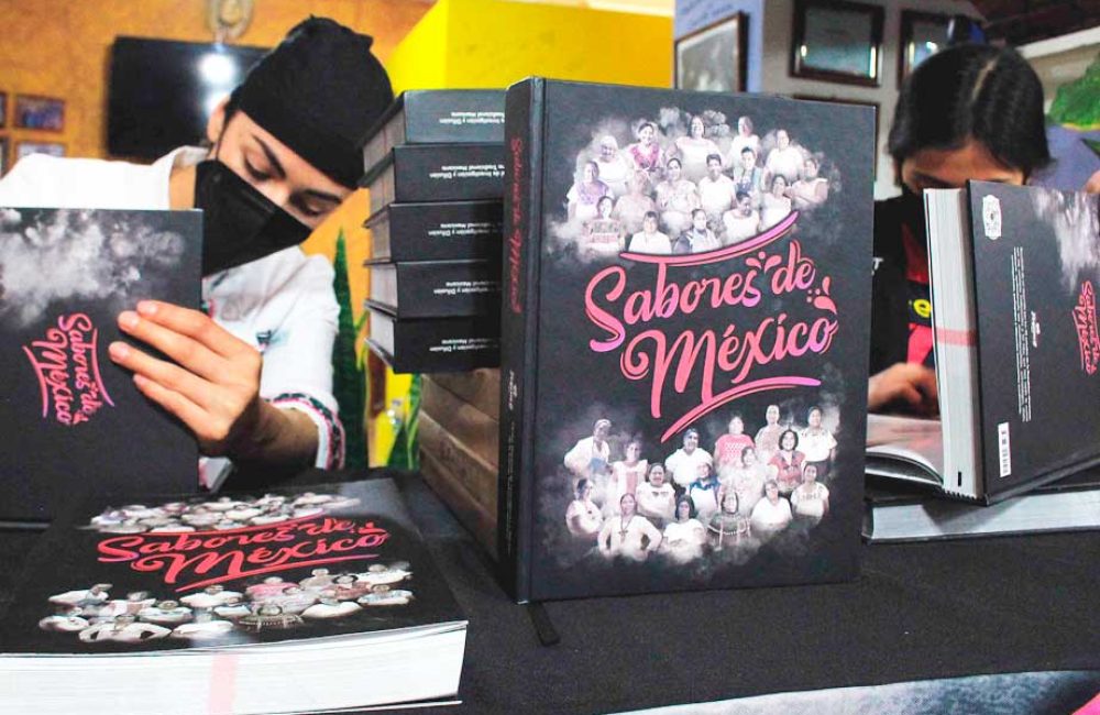 Presentan-en-la-UABJO-el-libro-“Sabores-de-México”-2